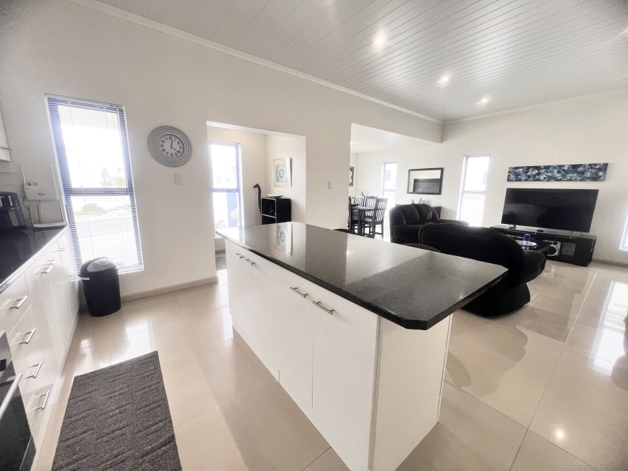 3 Bedroom Property for Sale in Blue Lagoon Western Cape